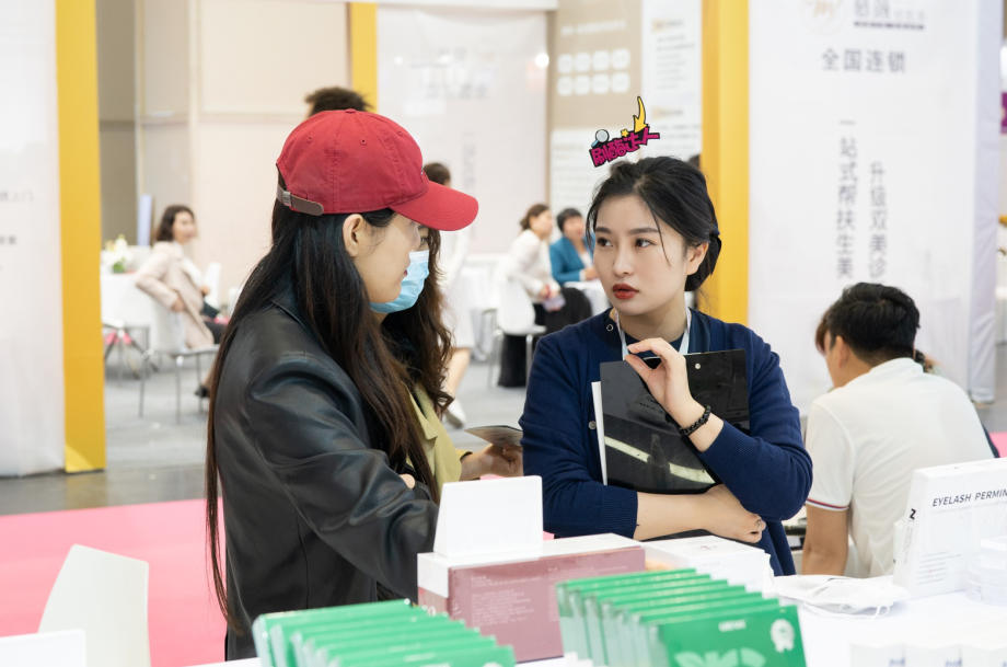歌锐娜生物科技有限公司亮相郑州美博会，引领现场“刷酶”热潮